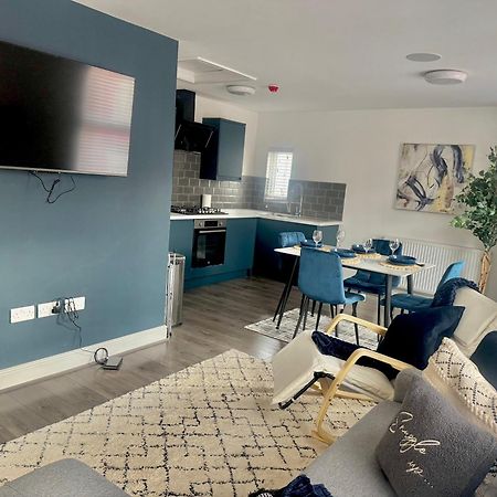 New Duplex Liverpool Apartment, Free On Street Parking, Tv To All Rooms, Sound System, Laundry Kültér fotó