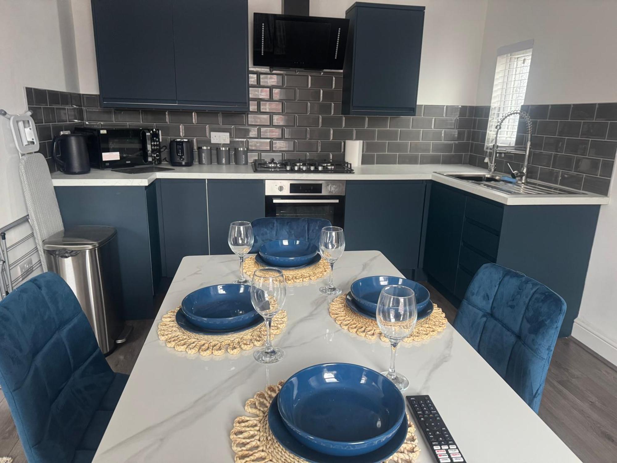 New Duplex Liverpool Apartment, Free On Street Parking, Tv To All Rooms, Sound System, Laundry Kültér fotó