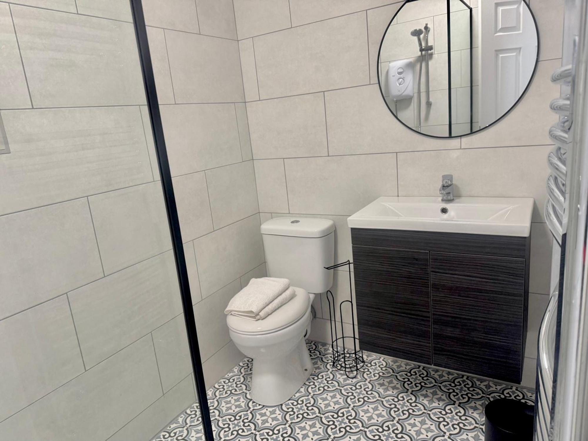 New Duplex Liverpool Apartment, Free On Street Parking, Tv To All Rooms, Sound System, Laundry Kültér fotó
