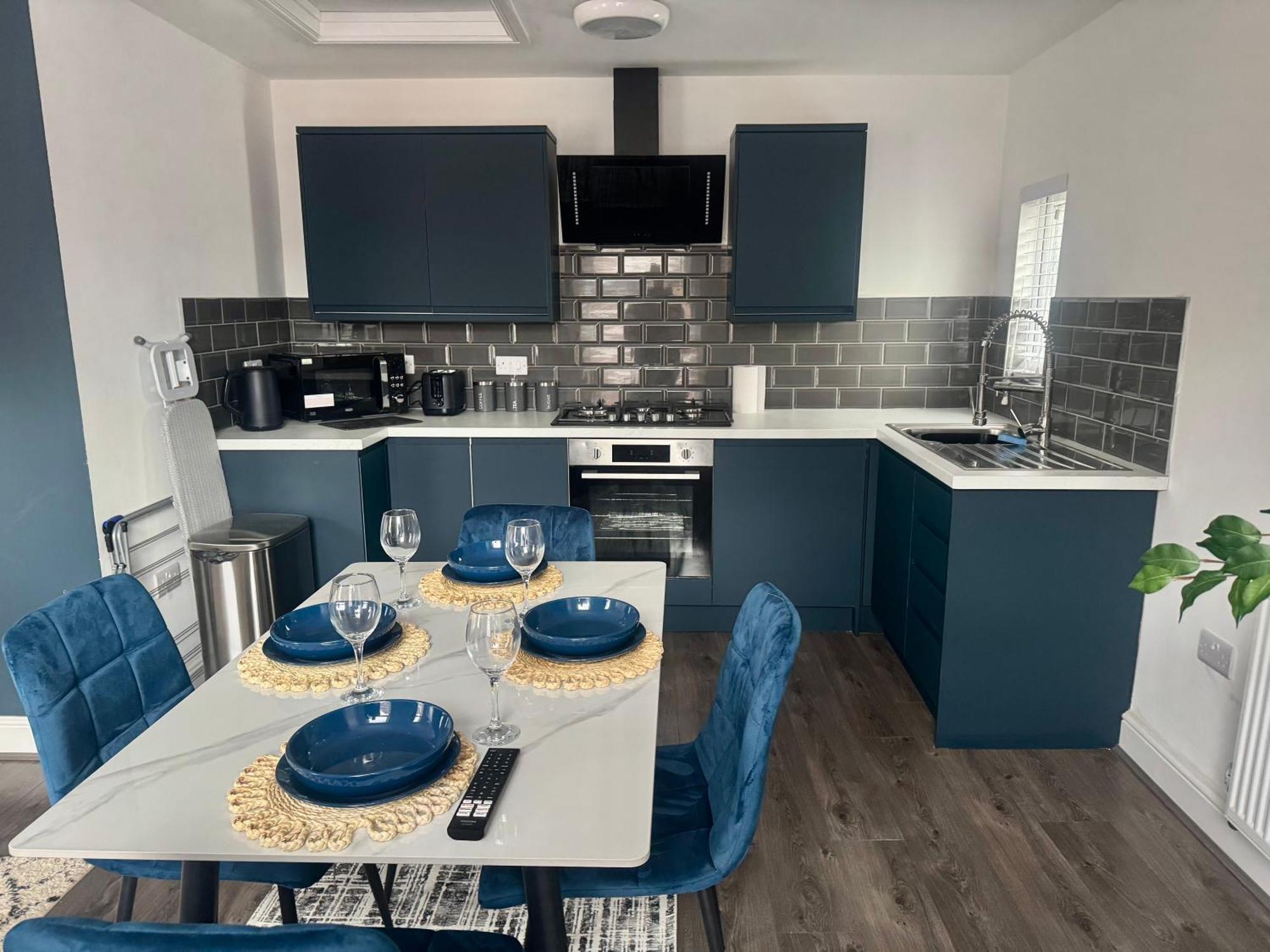 New Duplex Liverpool Apartment, Free On Street Parking, Tv To All Rooms, Sound System, Laundry Kültér fotó